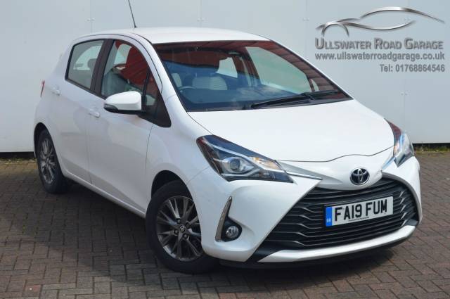 Toyota Yaris 1.5 VVT-i Icon 5dr Hatchback Petrol WHITE